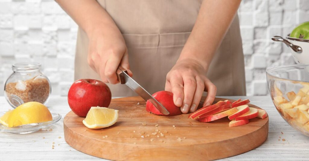 Slicing apples