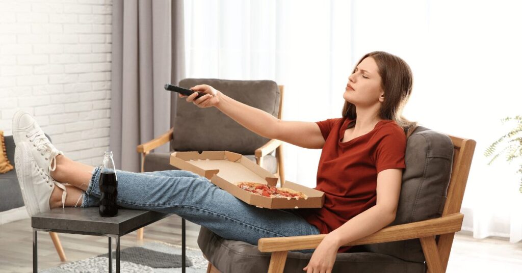 Eating Pizza watching tv