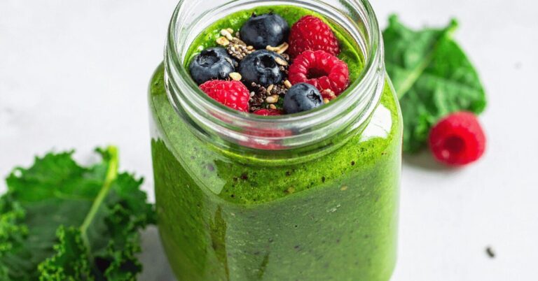 Winter Berry Green Smoothie