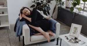 Why You Crash After Eating (Even When Your Blood Sugar Looks “Normal”)